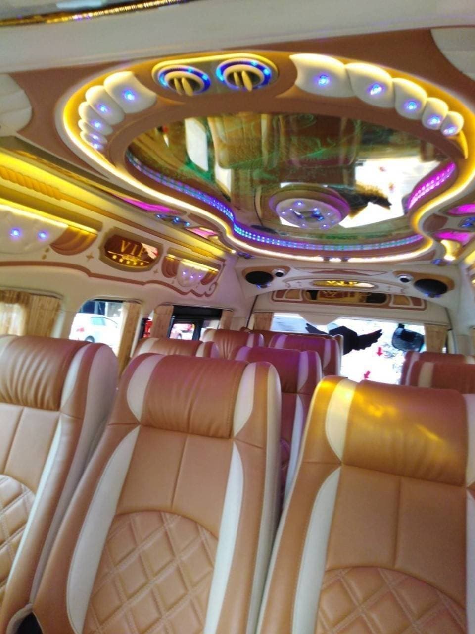 รถตู้ 10 ที่นั่ง 6