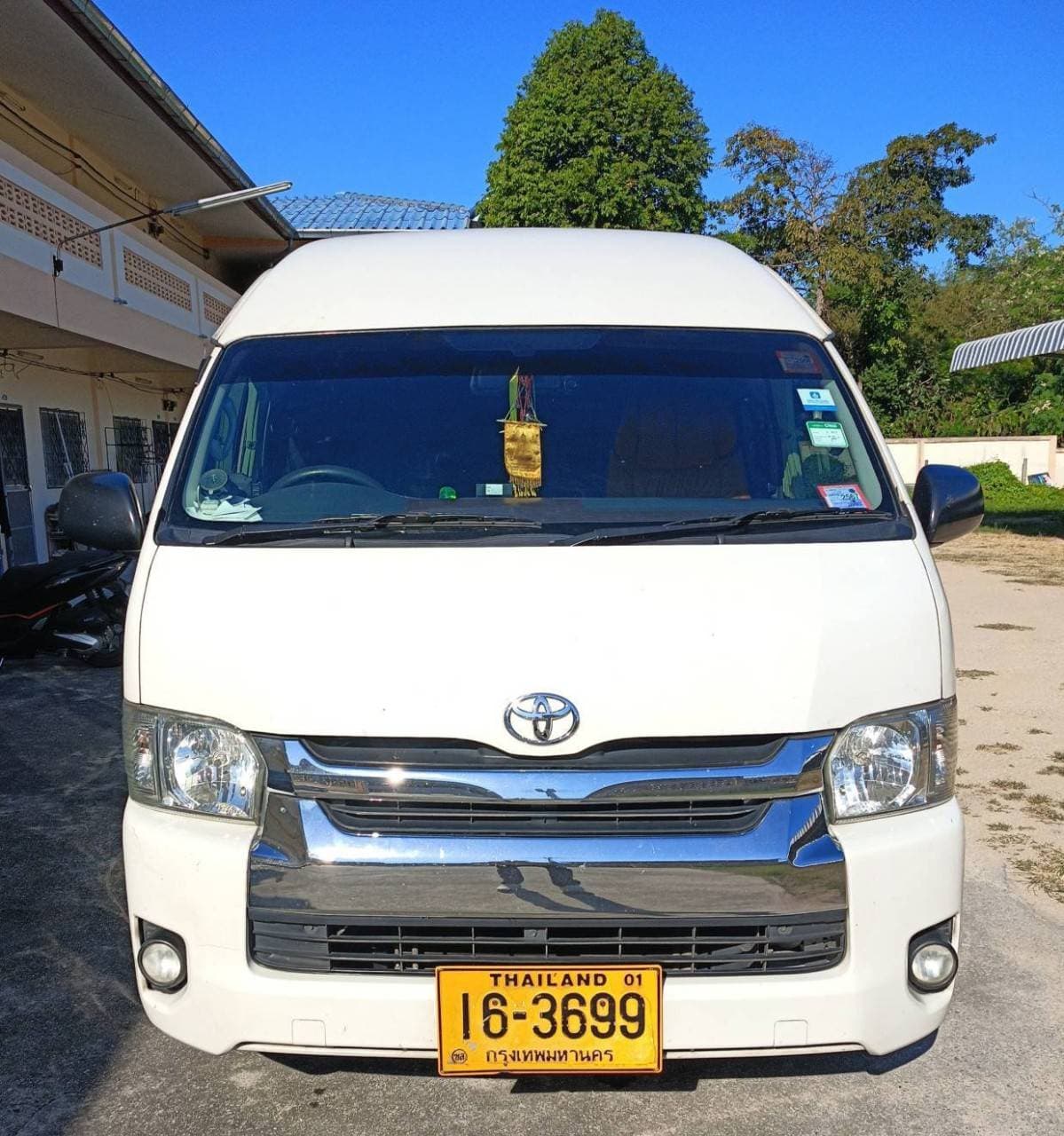 รถตู้ 10 ที่นั่ง 11