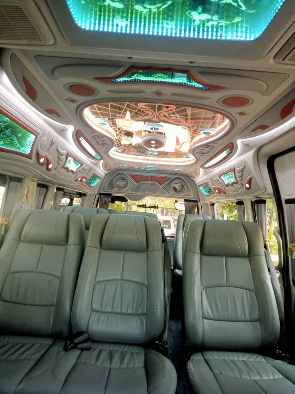 รถตู้ 10 ที่นั่ง 12