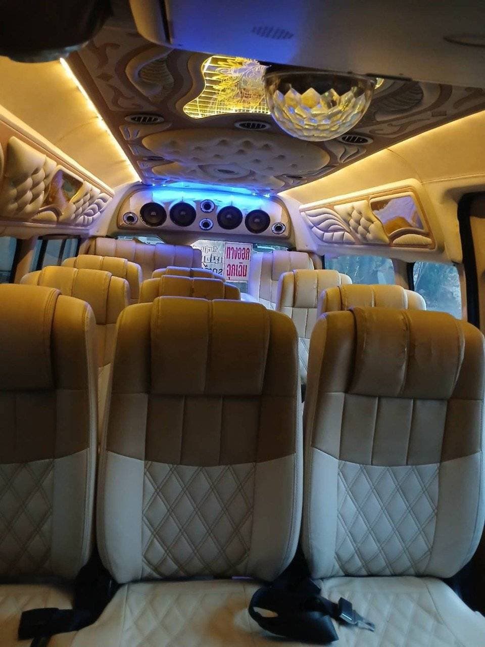 รถตู้ใหญ่ 8