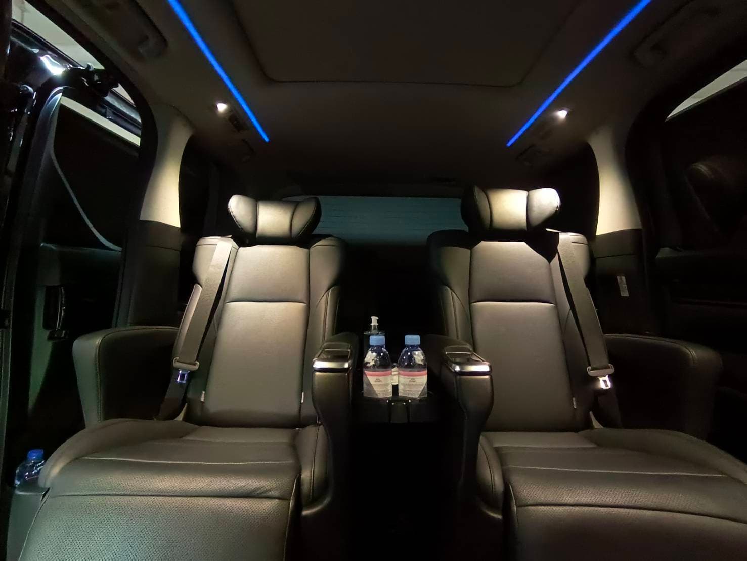 รถตู้ VIP + Alphard 18