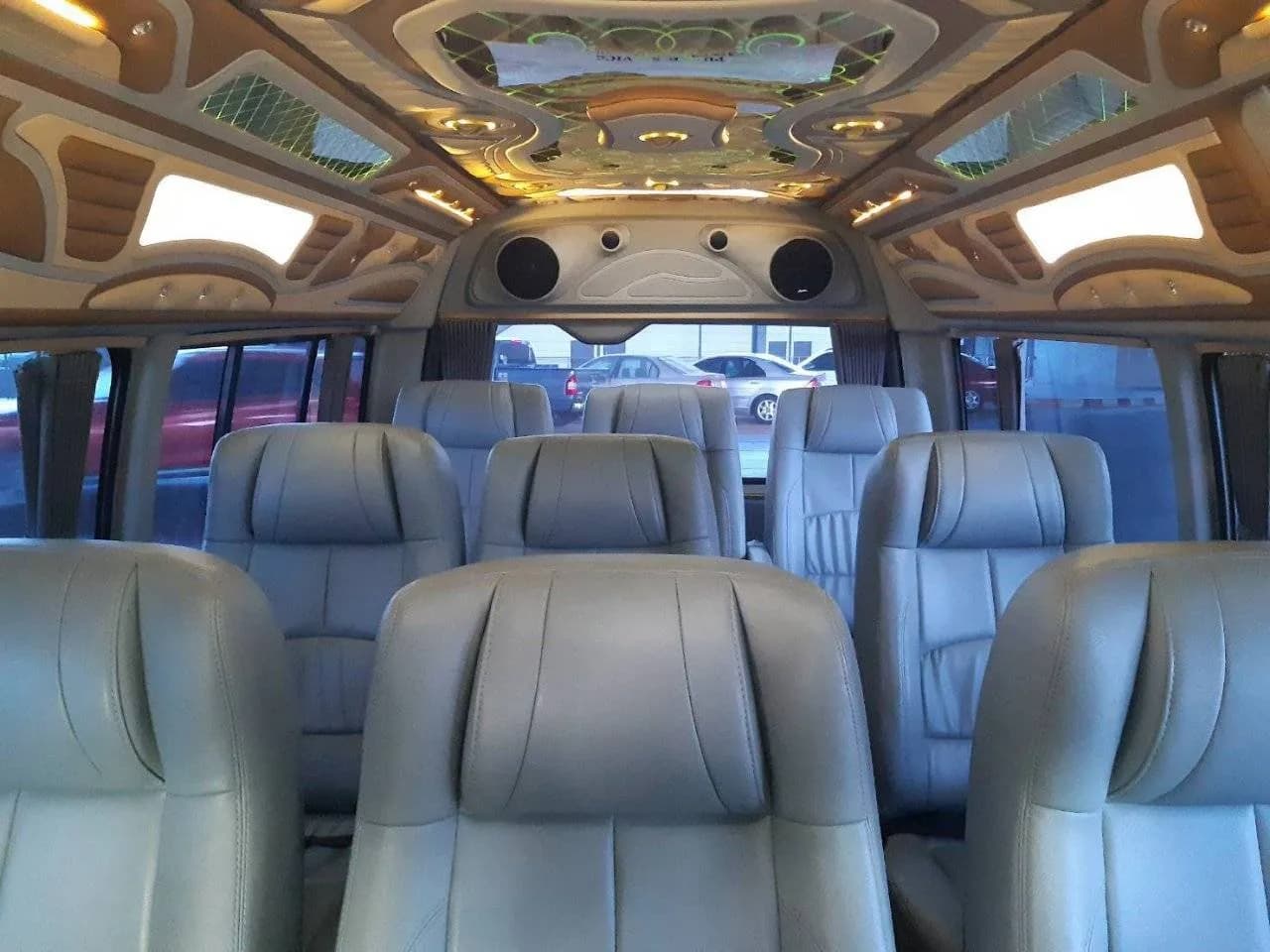 Van 10 Seats 6
