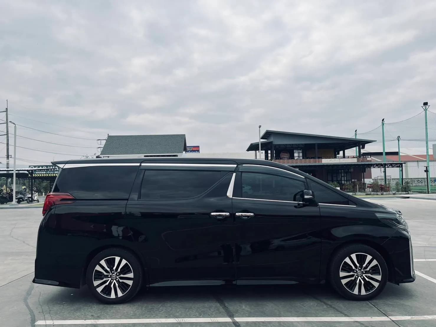 VIP Van + Alphard 15