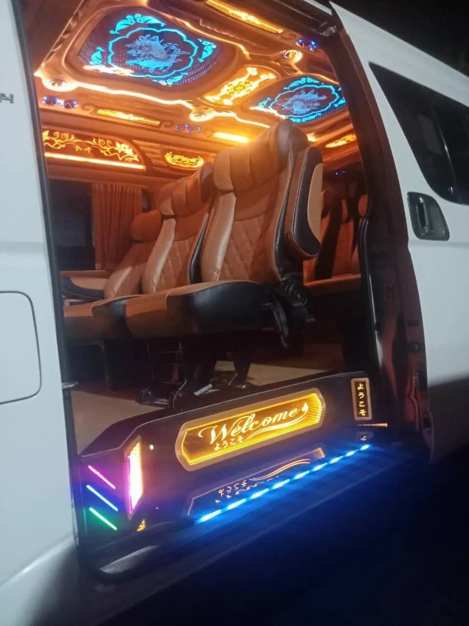 Van 10 Seats 8