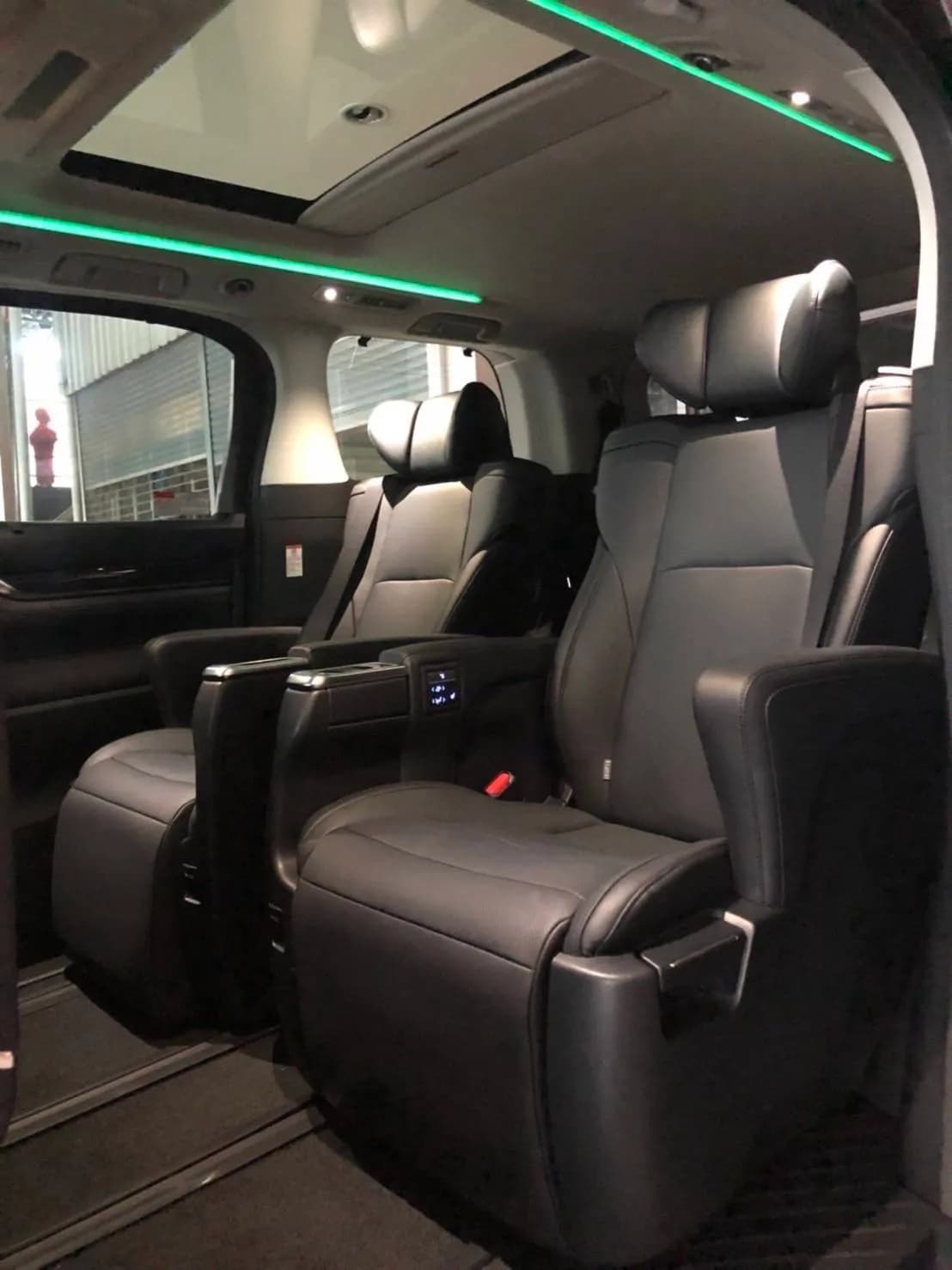 VIP Van + Alphard 14