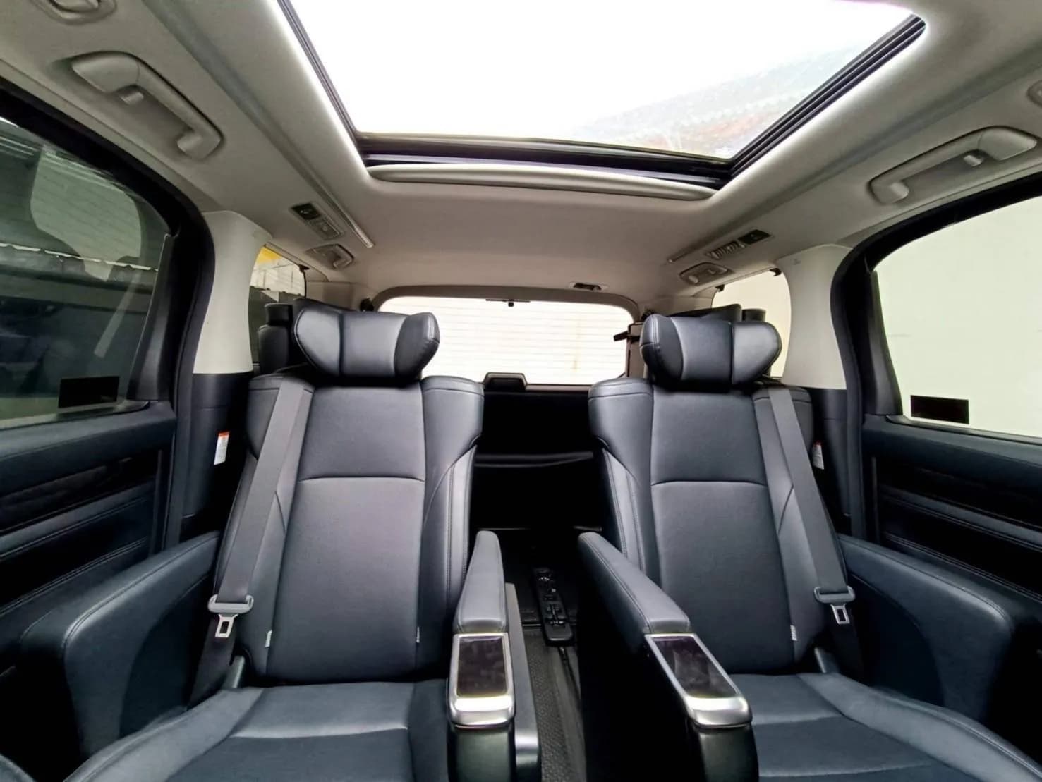 VIP Van + Alphard 18