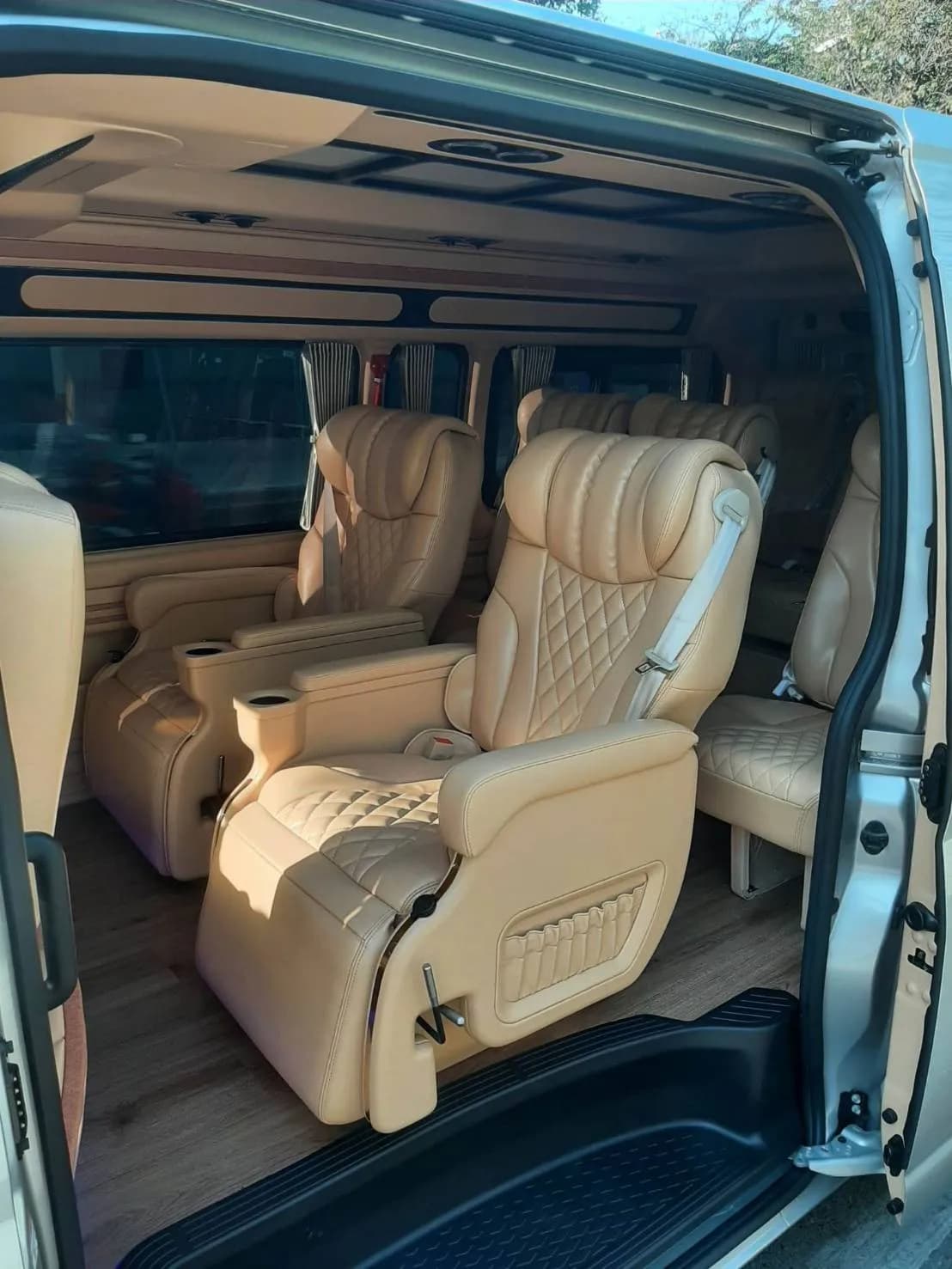 VIP Van + Alphard 4
