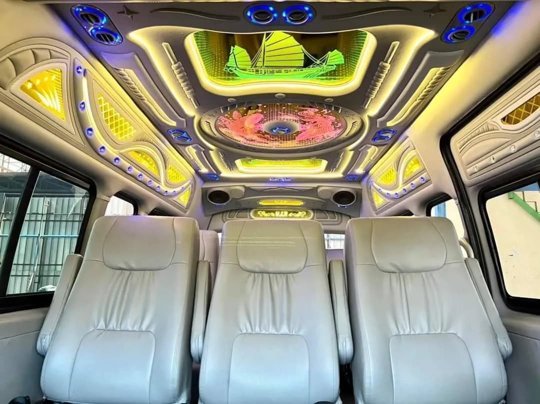 Van 10 Seats 7