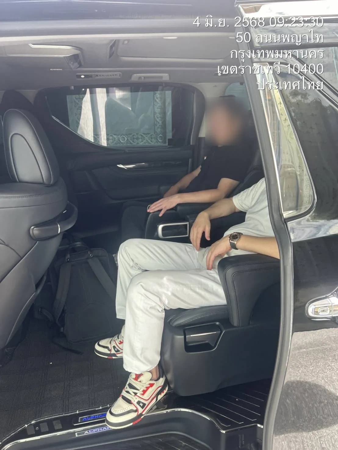 VIP Van + Alphard 10